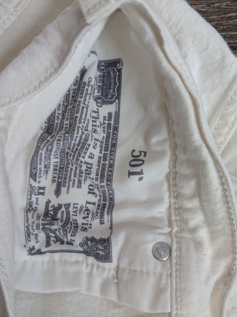 Levi's 501 Denim Shorts White Size 33 Raw Hem Button Fly Butter Mom - Picture 6 of 11